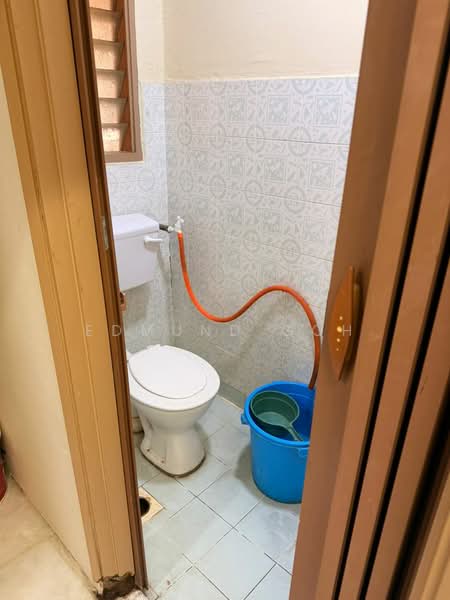Apartment for Rent at Putra Permai Block C - Edmund Goh - Bathroom - PropertyGuru.com.my