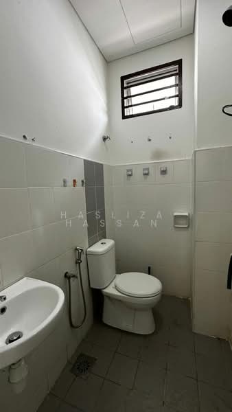 Bandar Warisan Puteri untuk Untuk Dijual - RM 399,000, Feb 2026 - Bathroom - PropertyGuru.com.my