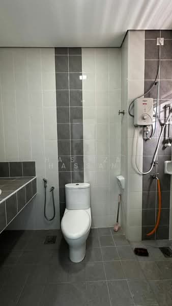 Bandar Warisan Puteri untuk Untuk Dijual - RM 399,000, Feb 2026 - Bathroom - PropertyGuru.com.my
