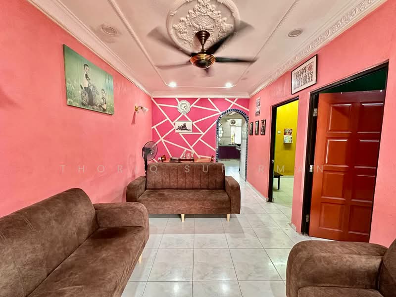 1-storey Terraced House for Sale in Bandar Kinrara Seksyen 5 (Bandar Kinrara) - Thoriq Suparman - Living Room - PropertyGuru.com.my