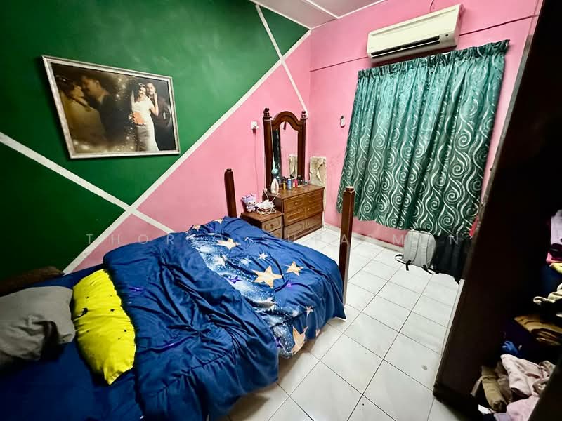 1-storey Terraced House for Sale in Bandar Kinrara Seksyen 5 (Bandar Kinrara) - Thoriq Suparman - Bedroom - PropertyGuru.com.my