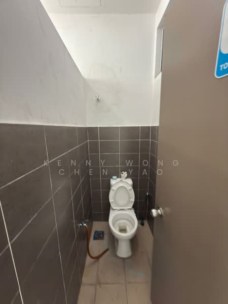 Shop / Office for Rent in Johor Bahru (Johor) - Kenny Wong Chen Yao - Bathroom - PropertyGuru.com.my
