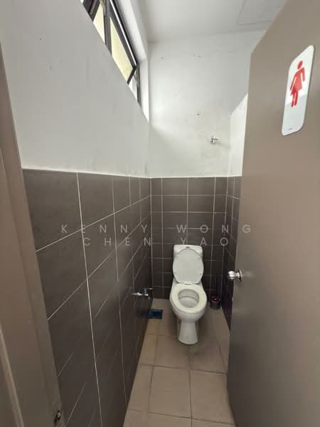 Shop / Office for Rent in Johor Bahru (Johor) - Kenny Wong Chen Yao - Bathroom - PropertyGuru.com.my