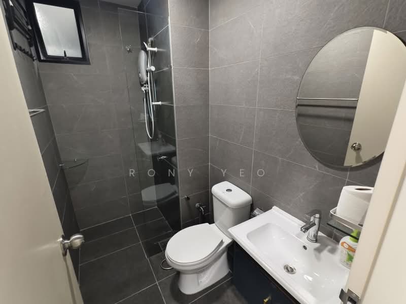 Service Residence for Sale at Majestic Maxim - Rony Yeo - Bathroom - PropertyGuru.com.my