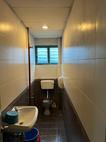 Shop / Office for Rent in Bandar Sri Damansara (Selangor) - WP Kue - Bathroom - PropertyGuru.com.my