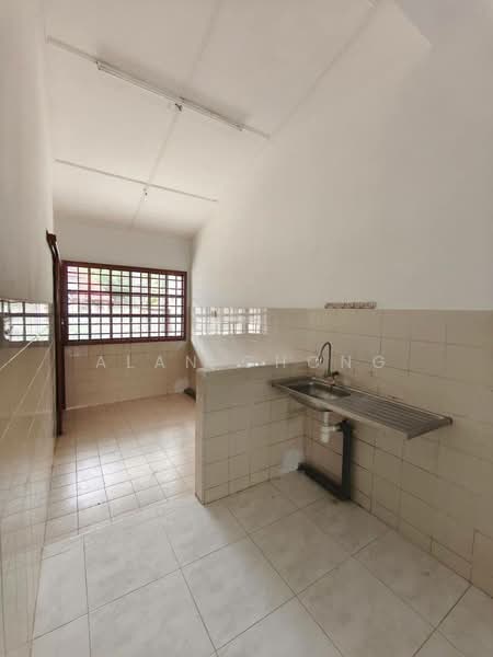 1.5-storey Terraced House for Sale in Taman Pelangi Indah (Ulu Tiram) - Alan Chong - Kitchen - PropertyGuru.com.my