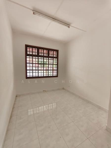 1.5-storey Terraced House for Sale in Taman Pelangi Indah (Ulu Tiram) - Alan Chong - Interior - PropertyGuru.com.my