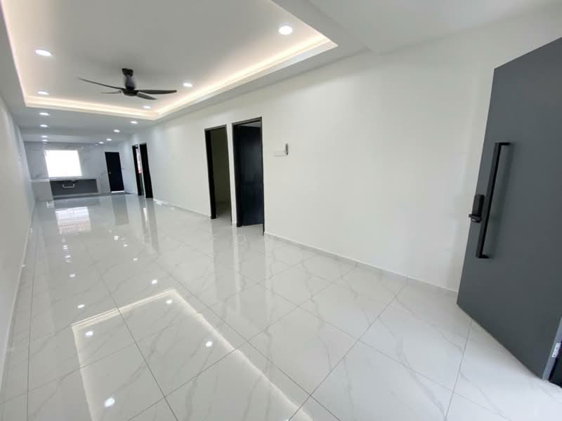 1-storey Terraced House for Sale in Taman Johor Jaya (Johor Bahru) - Ee Fong Toh - Living Room - PropertyGuru.com.my