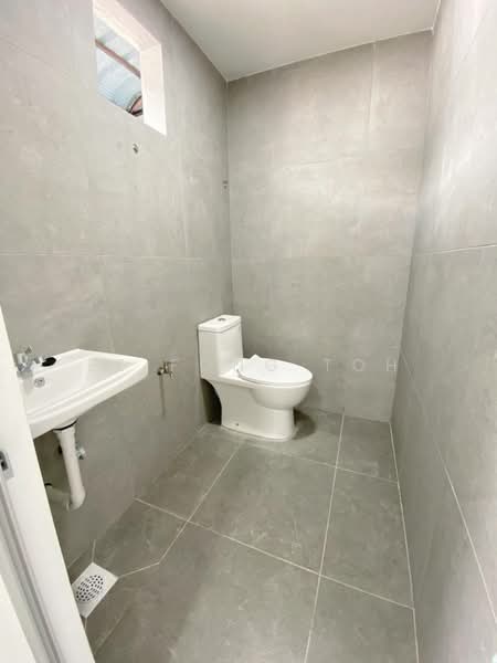 1-storey Terraced House for Sale in Taman Johor Jaya (Johor Bahru) - Ee Fong Toh - Bathroom - PropertyGuru.com.my