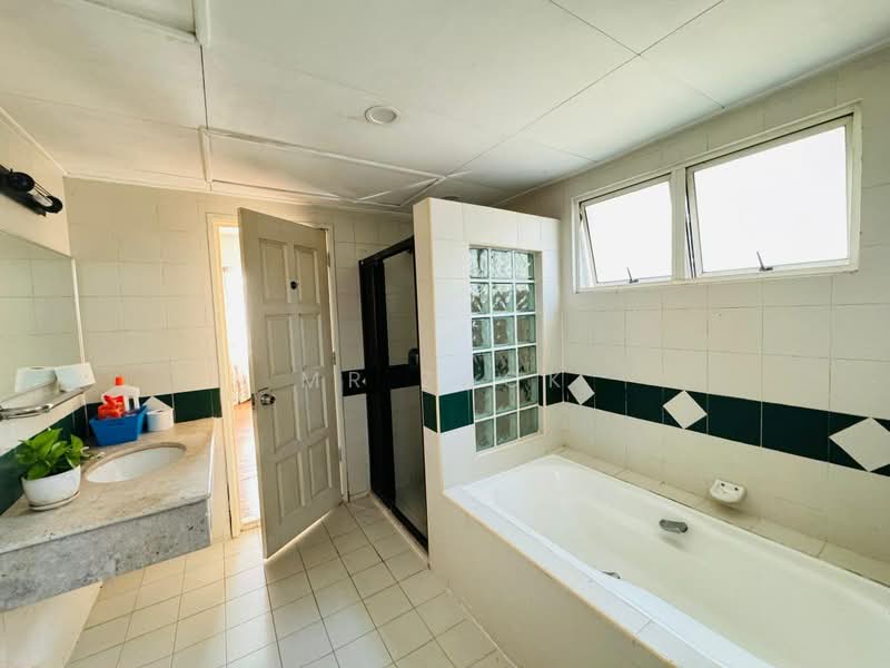 Bungaraya Condominium untuk Untuk Disewa - RM 2,700 /bulan, Mac 2026 - Bathroom - PropertyGuru.com.my