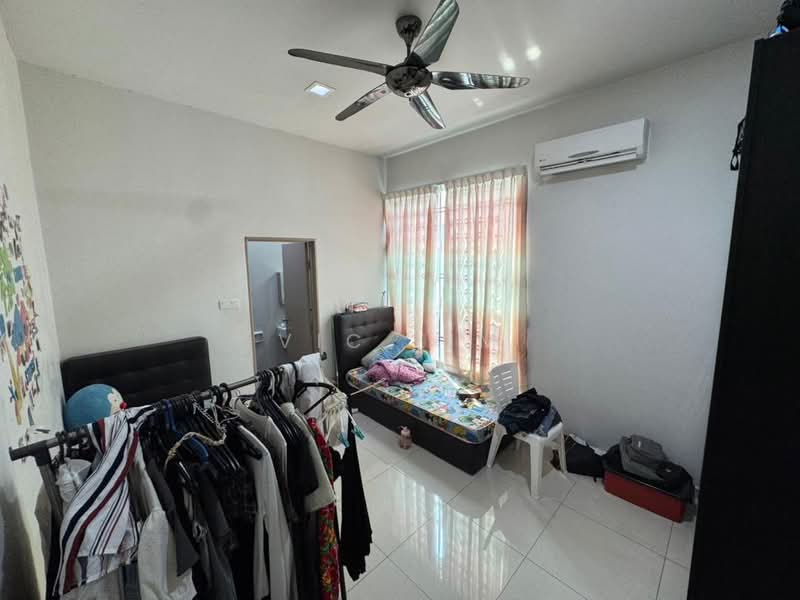 Cluster House for Sale in Taman Mount Austin (Tebrau) - Vic Lim - Bedroom - PropertyGuru.com.my