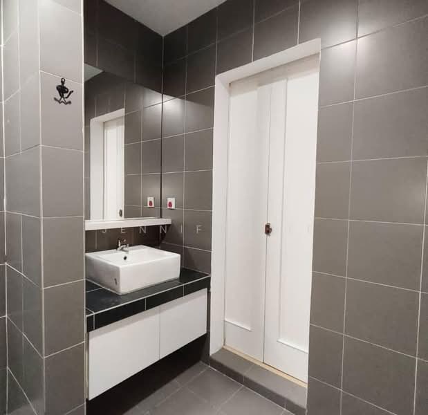 Service Residence for Sale at Hedgeford 10 Residences - Jennifer Tee - Bathroom - PropertyGuru.com.my