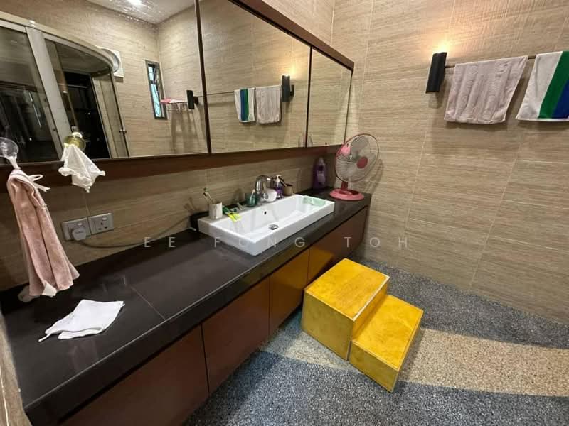 Semi-Detached House for Sale in Taman Impian Emas (Skudai) - Ee Fong Toh - Bathroom - PropertyGuru.com.my