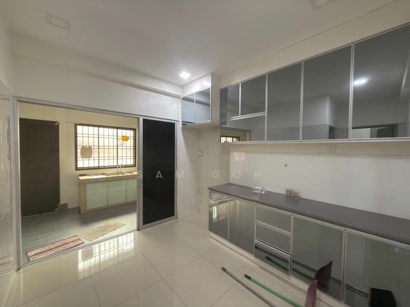 Taman Mount Austin untuk Untuk Disewa - RM 2,600 /bulan, Feb 2026 - Kitchen - PropertyGuru.com.my