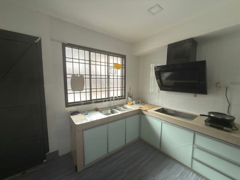 Taman Mount Austin untuk Untuk Disewa - RM 2,600 /bulan, Feb 2026 - Kitchen - PropertyGuru.com.my
