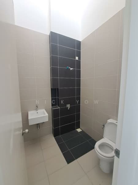Eco Majestic untuk Untuk Disewa - RM 1,800 /bulan, Feb 2026 - Bathroom - PropertyGuru.com.my