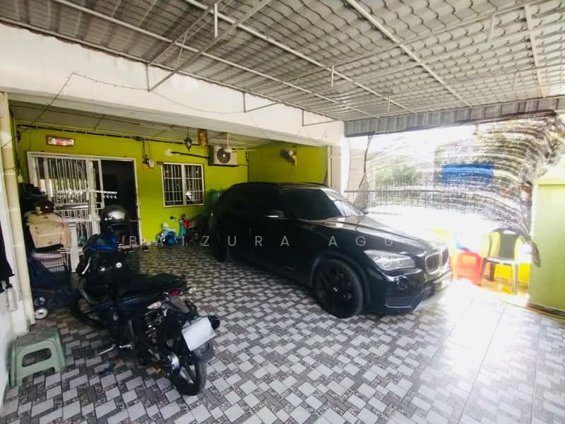 2-storey Terraced House for Sale in Taman Seri Mewah (Kajang) - Baizura Agus - Car Park - PropertyGuru.com.my