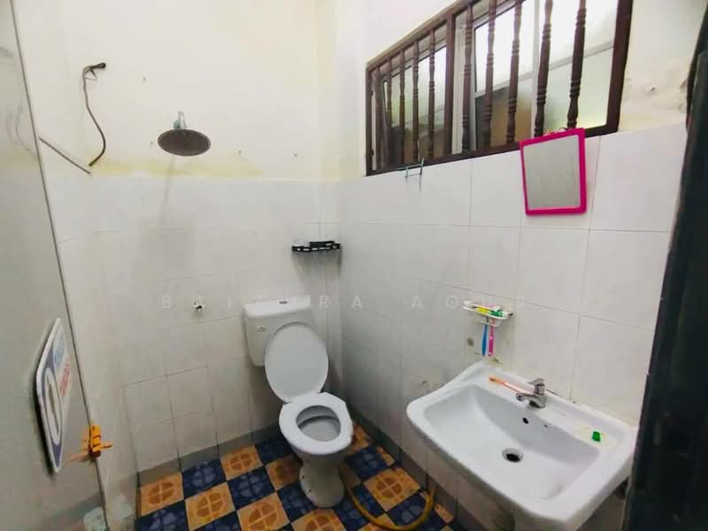 2-storey Terraced House for Sale in Taman Seri Mewah (Kajang) - Baizura Agus - Bathroom - PropertyGuru.com.my