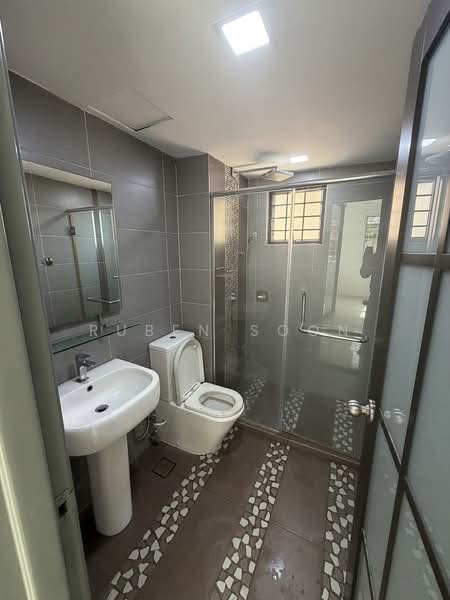 D'shire Villa untuk Untuk Disewa - RM 2,600 /bulan, Mac 2026 - Attached bathroom in masterbedroom - PropertyGuru.com.my