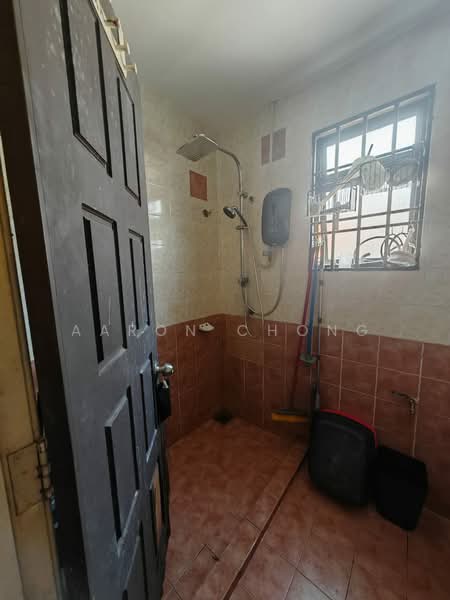 2-storey Terraced House for Sale in Bukit Jelutong (Shah Alam) - Aaron Chong - Bathroom - PropertyGuru.com.my