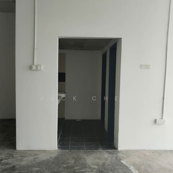 Shop for Sale in Taman Damansara Aliff (Tampoi) - Jack Cheu - Bathroom - PropertyGuru.com.my
