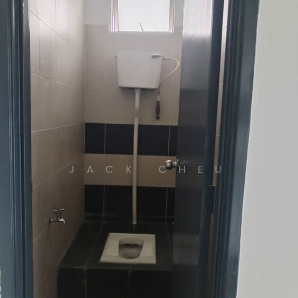 Shop for Sale in Taman Damansara Aliff (Tampoi) - Jack Cheu - Bathroom - PropertyGuru.com.my