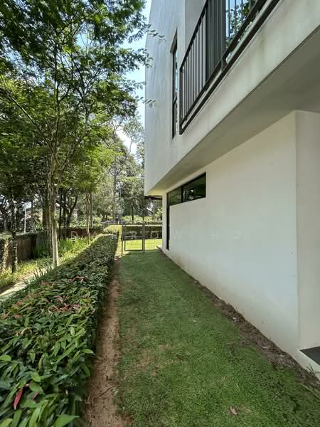3-storey Terraced House for Sale in Leisure Farm (Gelang Patah) - Darrow Ho - Exterior - PropertyGuru.com.my