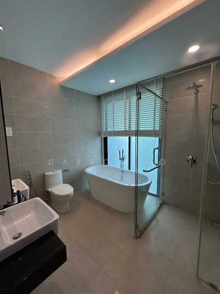 3-storey Terraced House for Sale in Leisure Farm (Gelang Patah) - Darrow Ho - Bathroom - PropertyGuru.com.my
