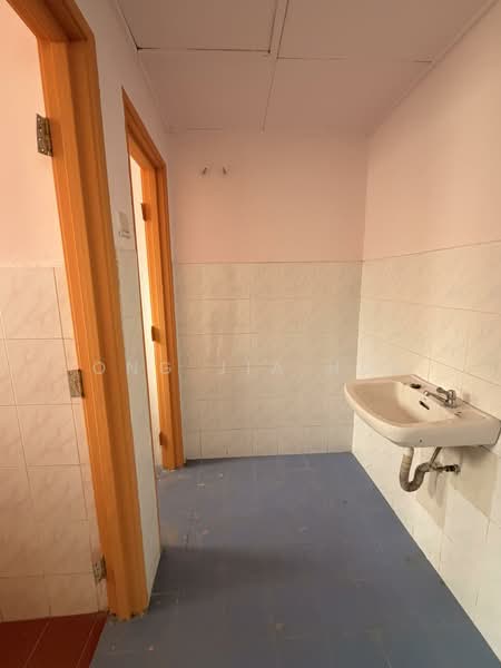 Taman Rahang untuk Untuk Disewa - RM 1,200 /bulan, Mac 2026 - Bathroom - PropertyGuru.com.my