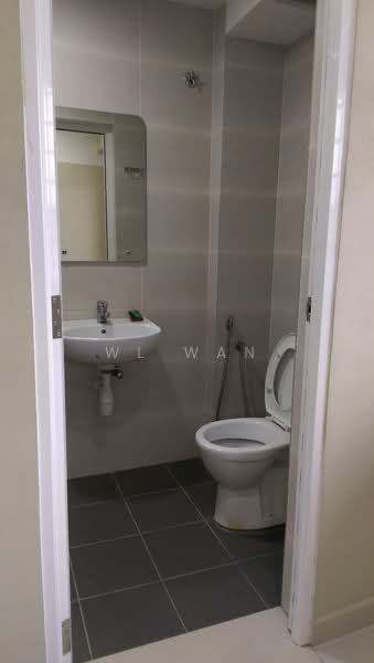 Petaling Indah Condominiums untuk Untuk Dijual - RM 245,000, Mac 2026 - Bathroom - PropertyGuru.com.my