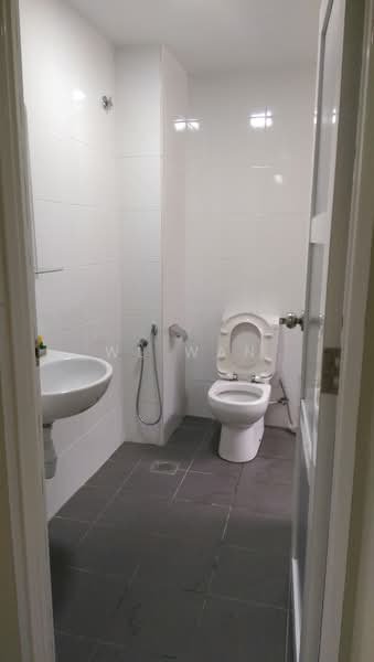 Petaling Indah Condominiums untuk Untuk Dijual - RM 245,000, Mac 2026 - Bathroom - PropertyGuru.com.my