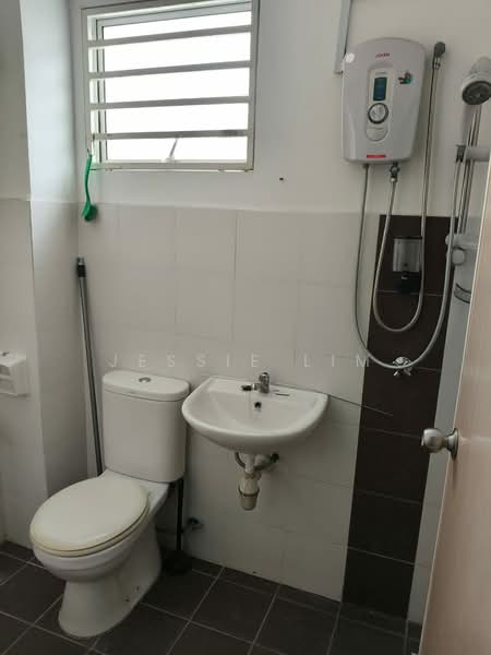 Taman Pelangi Semenyih 2 untuk Untuk Disewa - RM 1,500 /bulan, Feb 2026 - Bathroom - PropertyGuru.com.my