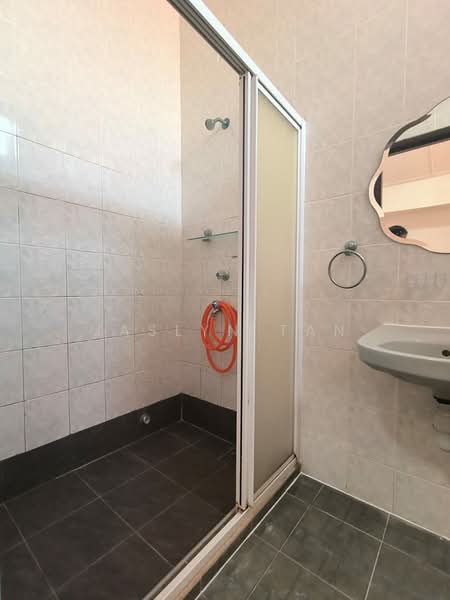 Taman Pelangi Indah untuk Untuk Disewa - RM 1,800 /bulan, Feb 2026 - Bathroom - PropertyGuru.com.my