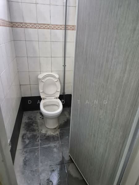 Warehouse for Rent in Jalan Ipoh (Kuala Lumpur) - David Tang - Bathroom - PropertyGuru.com.my