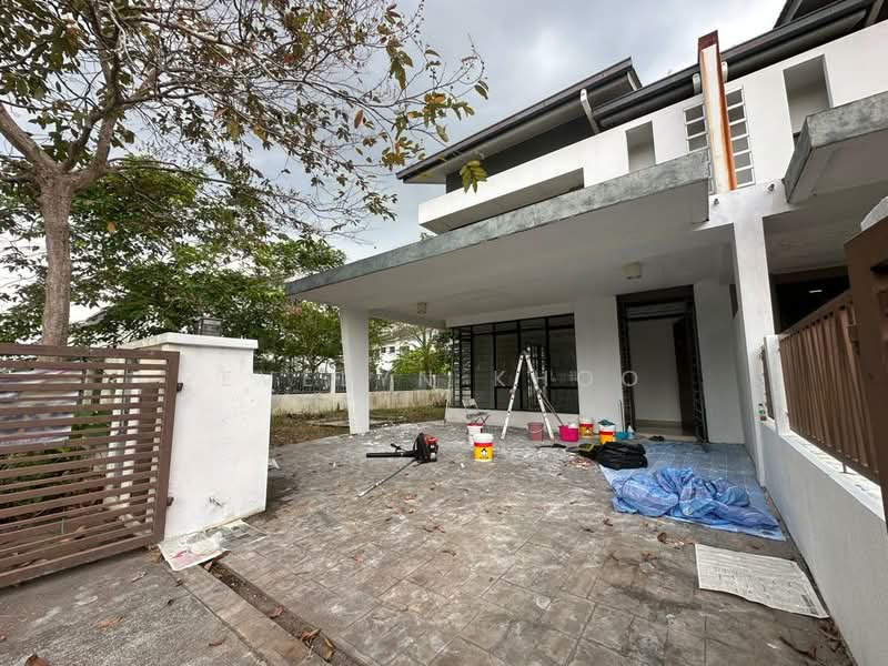 2-storey Terraced House for Sale in Rawang (Selangor) - Evelyn Khoo - Car Porch - PropertyGuru.com.my
