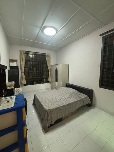 1-storey Terraced House for Sale in Taman Molek (Johor Bahru) - Sky Tan - Bedroom - PropertyGuru.com.my