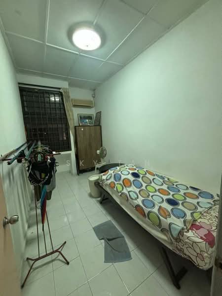 1-storey Terraced House for Sale in Taman Molek (Johor Bahru) - Sky Tan - Bedroom - PropertyGuru.com.my