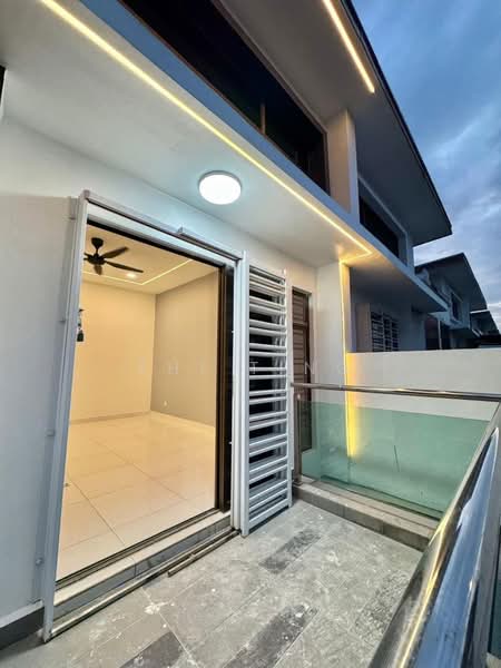 2-storey Terraced House for Sale in Taman Bestari Indah (Ulu Tiram) - Shi Ting - Balcony - PropertyGuru.com.my