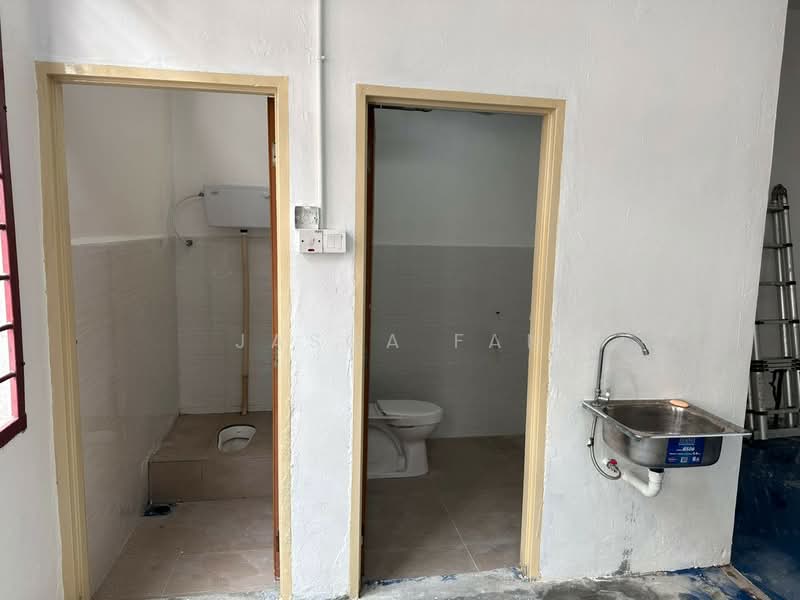 Shop for Rent in Taman Nusa Perintis (Iskandar Puteri (Nusajaya)) - Jasca Fan - Bathroom - PropertyGuru.com.my