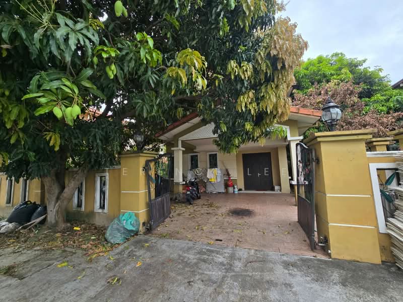Bungalow for Sale in Taman Aman Perdana (Kapar) - Terence Lee - Exterior - PropertyGuru.com.my