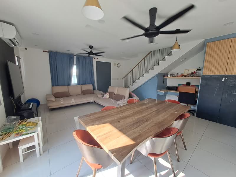 Terraced House for Sale in Cyberjaya (Selangor) - Sa'a Nordin - Living Room - PropertyGuru.com.my