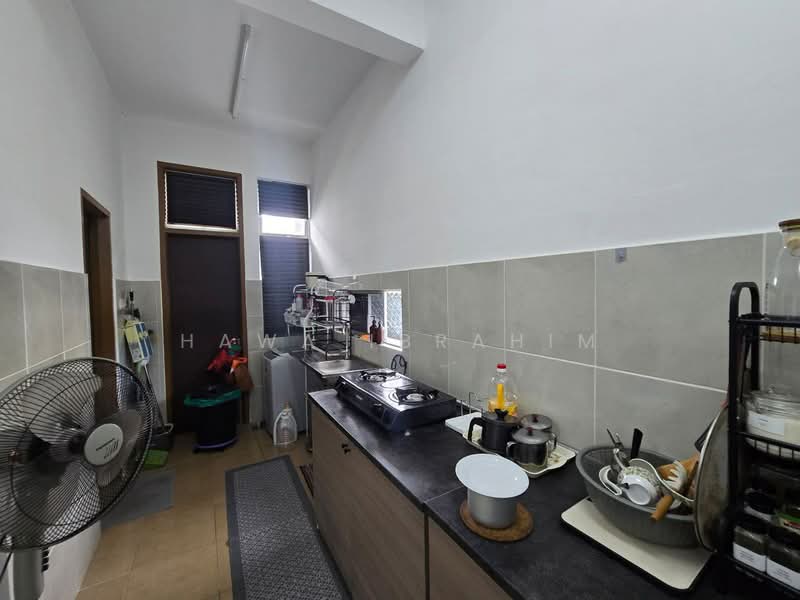 2-storey Terraced House for Sale in Serene Heights (Semenyih) - Hawa Ibrahim - Kitchen - PropertyGuru.com.my