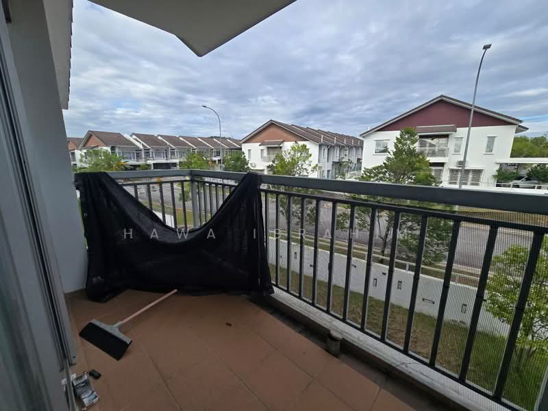 2-storey Terraced House for Sale in Serene Heights (Semenyih) - Hawa Ibrahim - Balcony - PropertyGuru.com.my