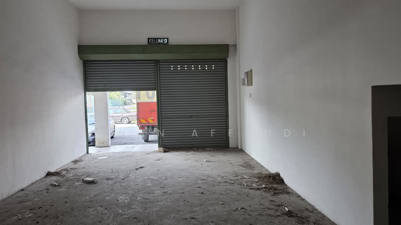 Shop / Office for Rent in Taman Seri Jaromas (Jenjarom) - Irwan Affandi - Entrance - PropertyGuru.com.my