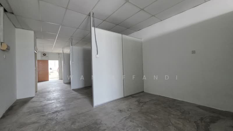 Shop / Office for Rent in Taman Seri Jaromas (Jenjarom) - Irwan Affandi - Interior - PropertyGuru.com.my