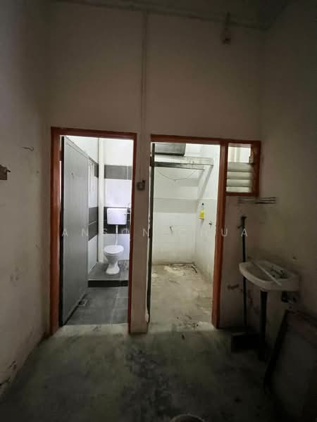 Shop / Office for Rent in Taman Tasek (Johor Bahru) - Anson Chua - Bathroom - PropertyGuru.com.my