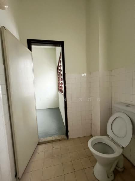 2-storey Terraced House for Sale in Taman Skudai Baru (Skudai) - Aiden Goo - Bathroom - PropertyGuru.com.my