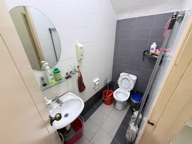 Rumah Teres 3 Tingkat untuk Dijual di Selayang (Selangor) - Sean Yong - Bathroom - PropertyGuru.com.my