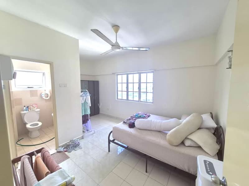 Zamrud Apartment untuk Untuk Disewa - RM 1,600 /bulan, Mac 2026 - Bedroom - PropertyGuru.com.my