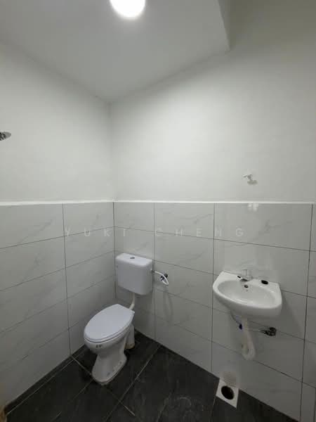 1.5-storey Terraced House for Sale in Taman Pulai Utama (Skudai) - Yuki Cheng - Bathroom - PropertyGuru.com.my